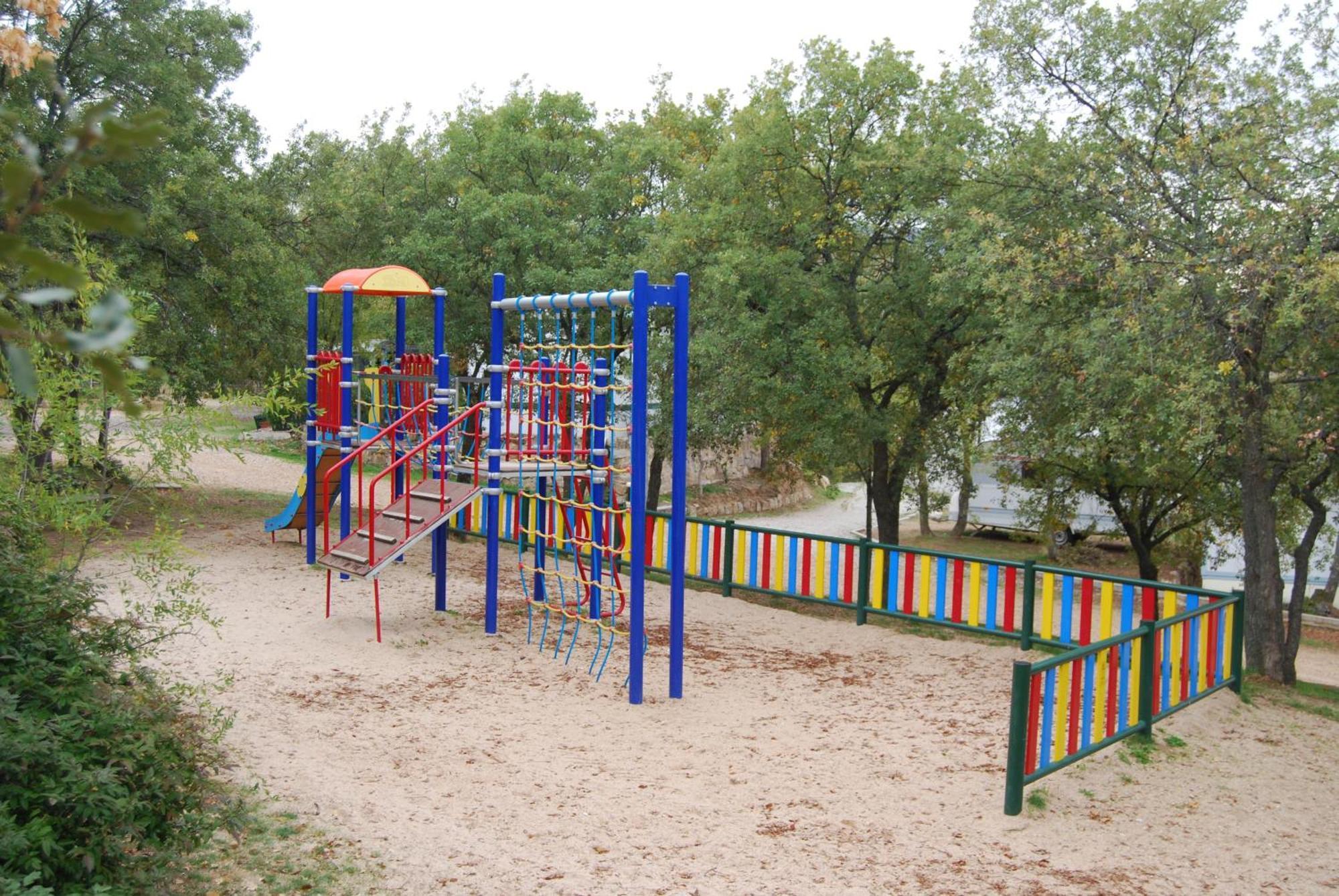 Camping De Cervera De Buitrago Eksteriør billede